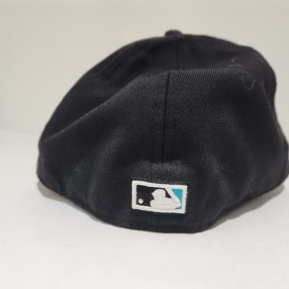 New Era 59FIFTY Florida Marlins Black Fitted Hat Size 8 - Picture 3 of 4